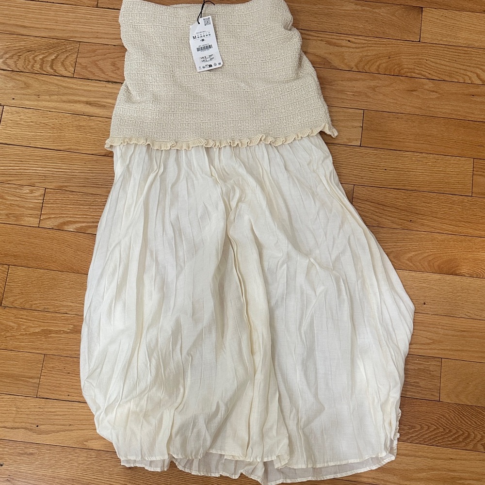Cream maxi skirt from Zara! Brand new with tags! Pet free, smoke free home!
